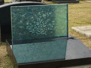 ガラスデザイン墓石/彫刻「花」